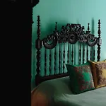 Art &